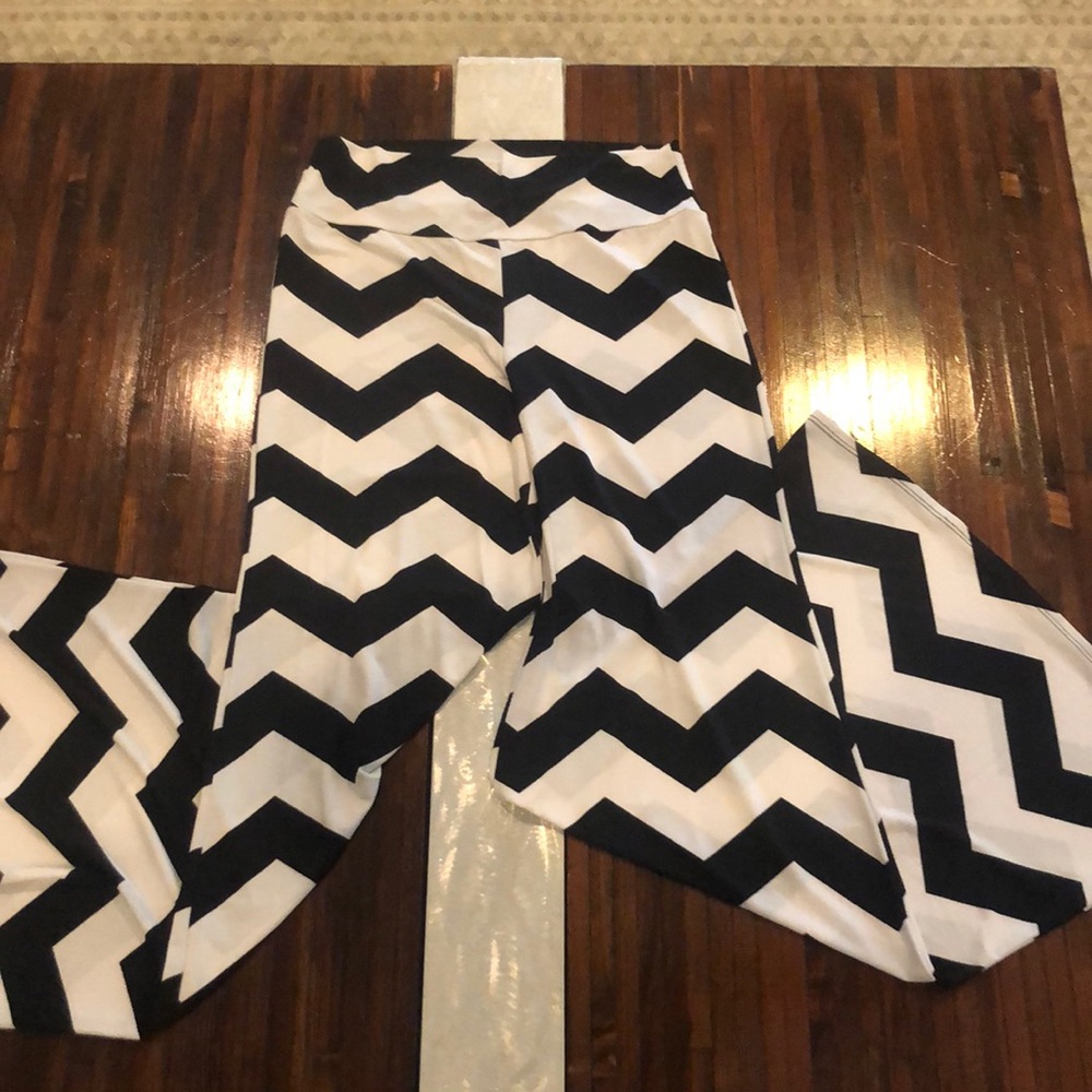 Black & white chevron palazzo pants